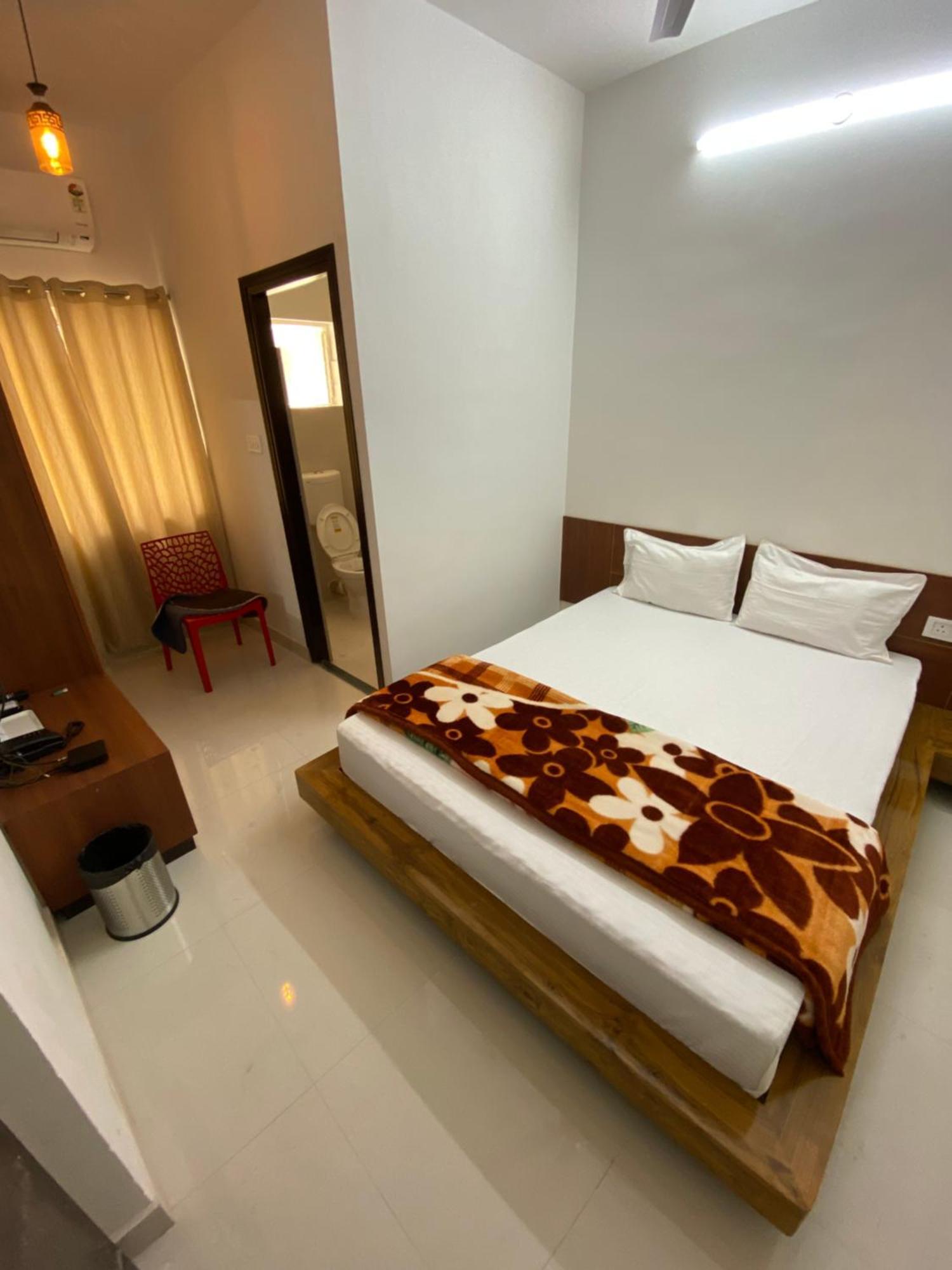 Lake Land Guest House โกลกาตา ภายนอก รูปภาพ