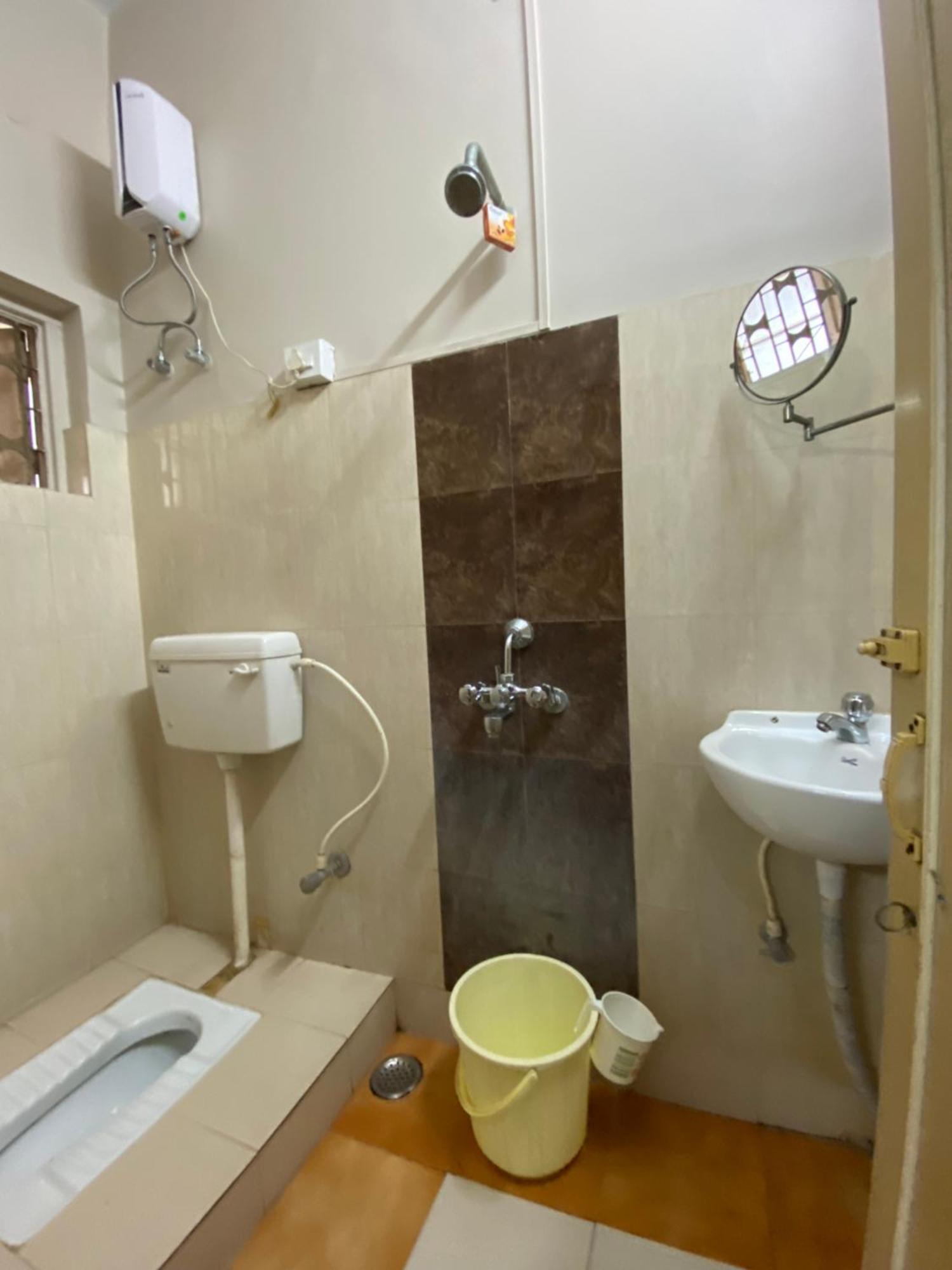 Lake Land Guest House โกลกาตา ภายนอก รูปภาพ